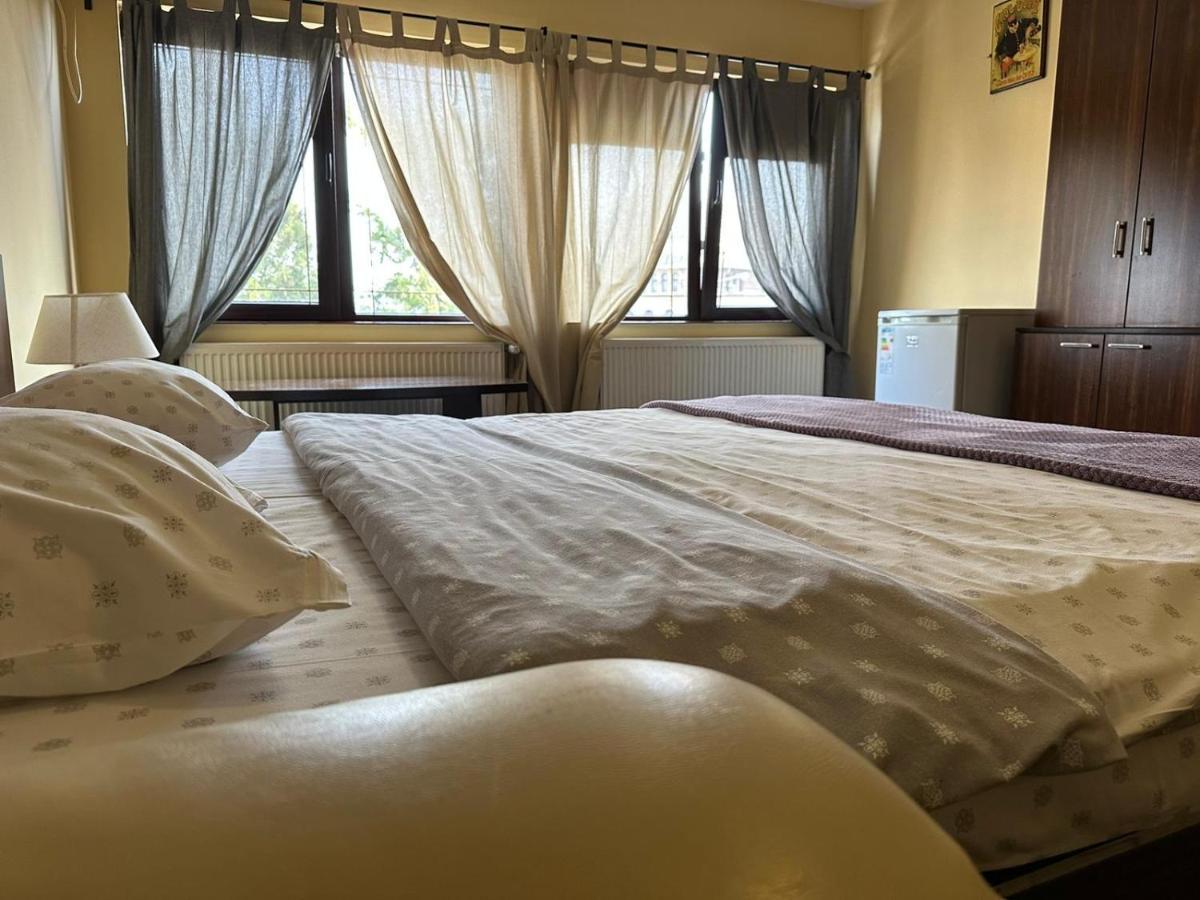 Ferienwohnung La O Barfa Ploieşti Exterior foto