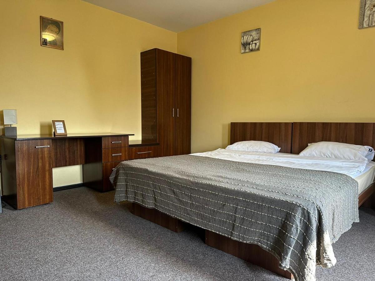 Ferienwohnung La O Barfa Ploieşti Exterior foto