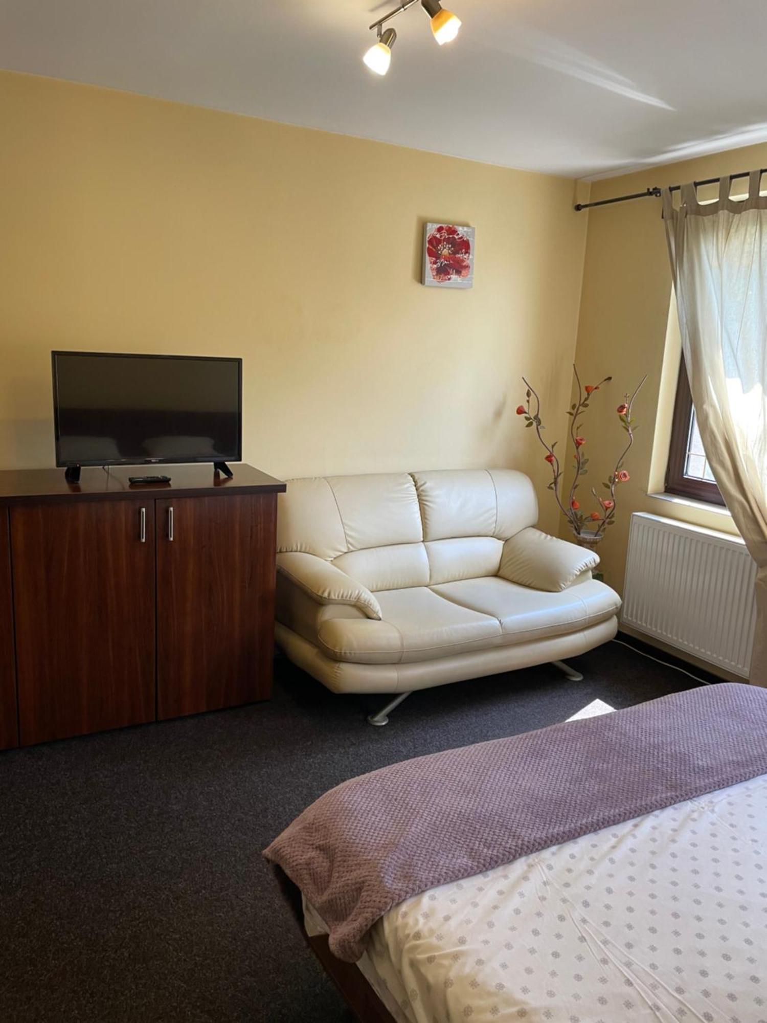 Ferienwohnung La O Barfa Ploieşti Exterior foto