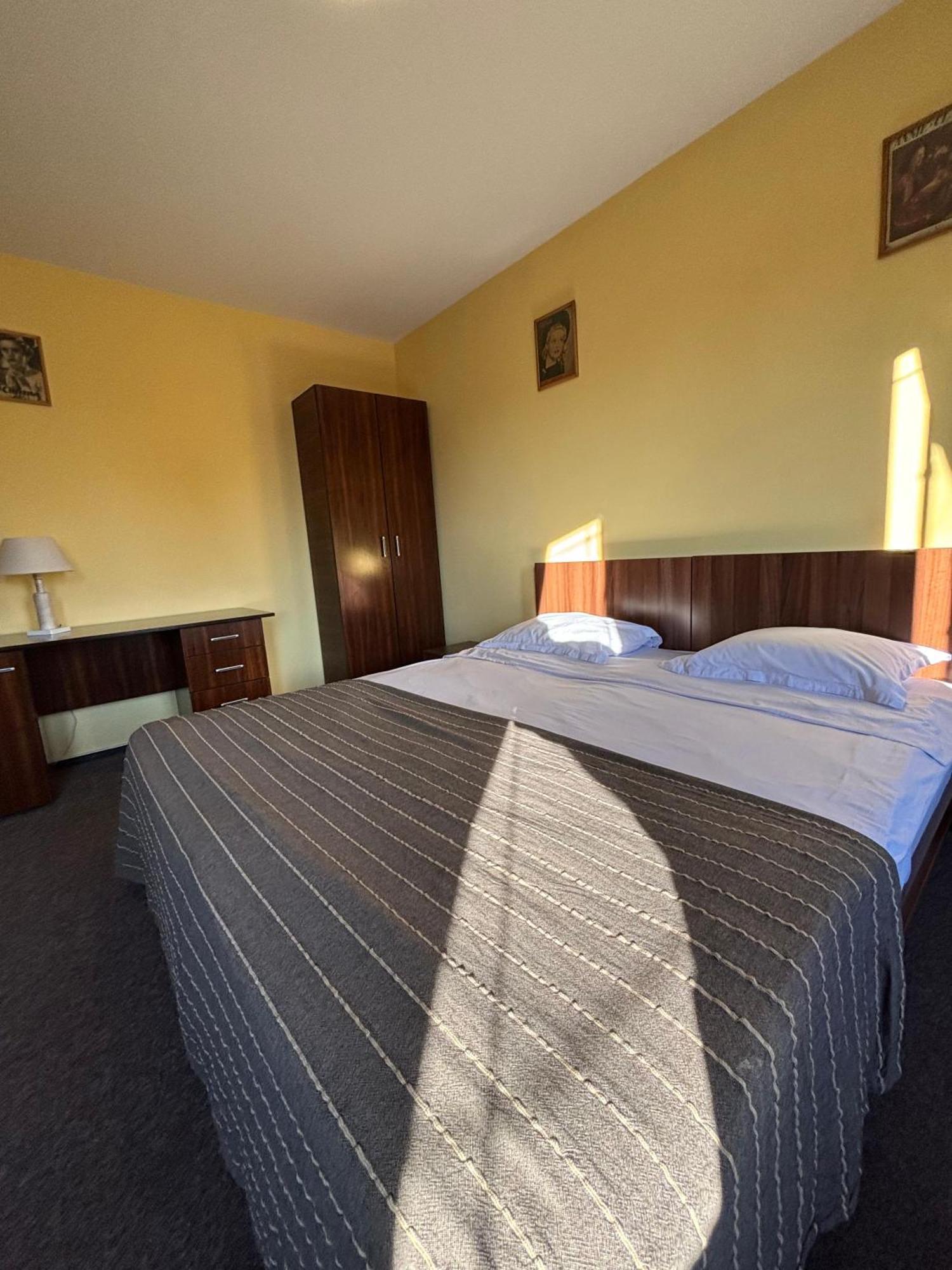 Ferienwohnung La O Barfa Ploieşti Exterior foto